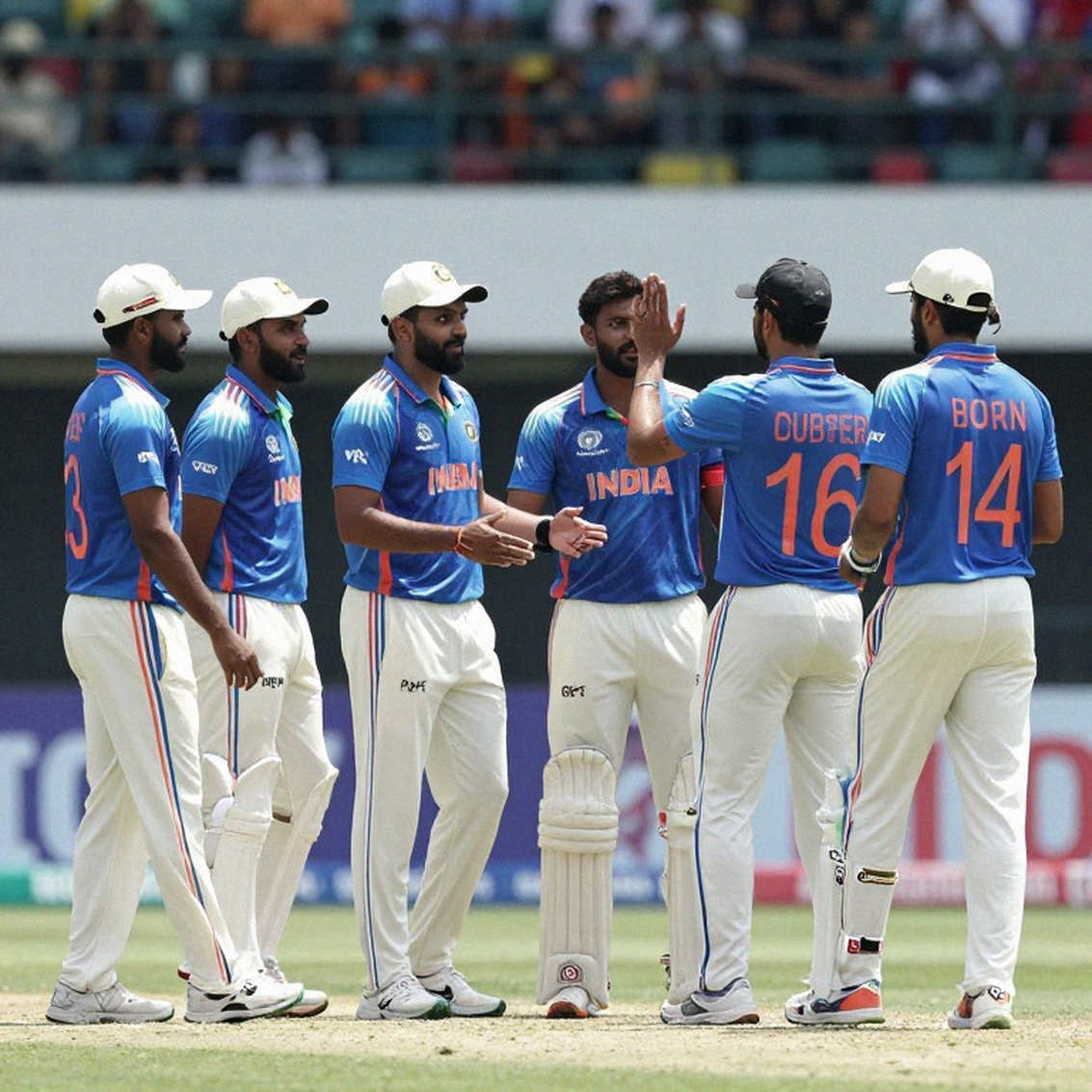 ১৭ গড়ে ৫০ উইকেট, তবু পরিকল্পনার বাইরে: ল্যাঙ্কাশায়ারের পুনর্নির্মাণে শেষ হতে পারে জিমি অ্যান্ডারসনের যুগ