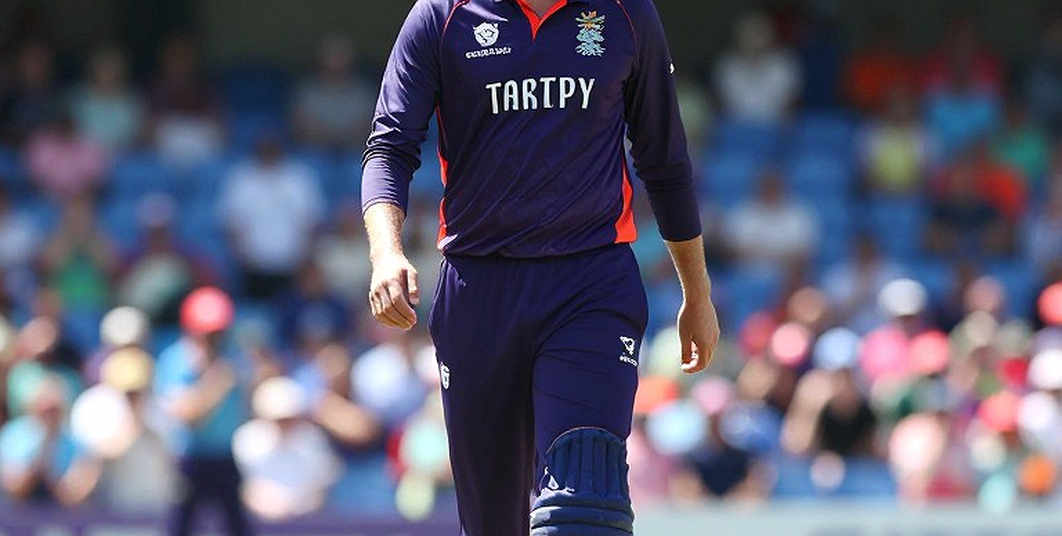 লেজারে লেখা ছক্কা, খুলনার ভুলে যাওয়া বল