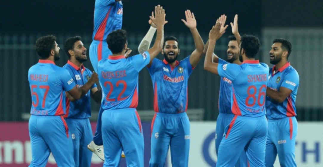 The First Beat Is Not the Drum: Crowd Breath and Calendar Weight in Asian Cricket