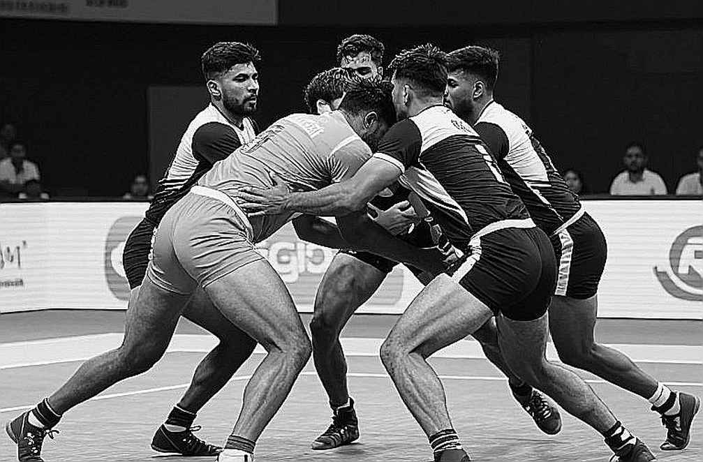 ভাঙা কাচ, চুরি যাওয়া ট্রফি আর বন্ধ ভি.হাইভ: প্যারিসের রাস্তা ভাইটালিটিকে যা শিখিয়ে গেল ভাঙা কাচ, চুরি যাওয়া ট্রফি আর বন্ধ ভি.হাইভ: প্যারিসের রাস্তা ভাইটালিটিকে যা শিখিয়ে গেল