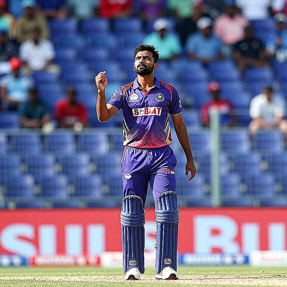 আট উইকেট হাতে নিয়েও ১৬২: নিউজিল্যান্ডের স্কোরবোর্ডেই লুকিয়ে আছে অস্ট্রেলিয়ার জয়ের আসল গল্প
